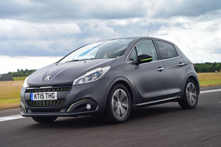  Peugeot 208 5-Door 2015 года  (UK) (фото 2 из 9)